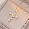 Colar Feminino Colorido Zircônia Joias Design de Nicho Pingente Cruz Completo em Diamante Colar Corrente de Clavícula em Aço Inoxidável
