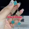 Pulseira de Trevo de Quatro Folhas e Cinco Flores Banhada a Ouro de Alta Qualidade para Mulheres, Cor Dourado Claro 18K Espessamente Banado por CNC, Ágata Vermelha Natural, Venda Direta da Fábrica