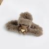 Tocado de peluche de plástico hecho a mano para mujer, bonito accesorio para el cabello con forma de tiburón peludo, venta al por mayor, novedad de primavera