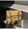 Nuevo bolso de mano para mujer 2025, popular bolso de hombro cruzado retro versátil de verano, bolso de cadena de diamantes para mujer