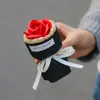 Caixa de Presente Lembrança Decoração de Presente Calça com Bolso Pequeno de Aba Mini Buquê Sabonete de Rosa Flor Imortal Enfeites Criativos para Carro