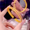 Pulseira Antiga Dourada com Areia, Três Fileiras de Pontos de Diamante Rosa Cintilante, Pulseira Elegante Retrô de Rubi de Alta Qualidade que Não Desbota por Muito Tempo