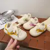Zapatos Casuales para Niñas 2026 Primavera Nuevo Modelo Zapatillas Transpirables de Suela Suave para Niños Zapatos de Bebé Zapatos Blancos de Dibujos Animados