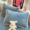 Juego de Dos Fundas de Almohada de Felpa de Leche Engrosada para Invierno Uso en el Hogar Funda de Almohada de Coral para Relleno de Almohada de Adulto