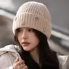 Gorro de Tricô com Circunferência de Cabeça Grande, Design de Estrela, Estilo Americano, Proteção para Orelhas, Novo Modelo Outono e Inverno 2026 para Mulheres, Gorro que Afina o Rosto