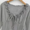 Camiseta de Manga Larga con Escote en V y Ribete de Encaje, Corte Delgado Estilo Coreano para Mujer, Diseño Único con Detalle de Cordones, Top Elegante