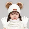Conjunto de Três Peças de Chapéus, Cachecóis e Luvas de Veludo Novo Europeu e Americano para Crianças, Novo Chapéu Quente de Bebê para Outono e Inverno