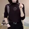Camisa básica elegante e fashion de gola alta parcial, nova para outono e inverno, solta, de manga comprida, para mulheres de meia-idade e idosas, top elegante com strass
