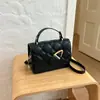 2026 novo design estiloso e elegante, bolsa de ombro da moda com padrão de diamante, bolsa de axila chique e fresca, bolsa de mão de alta qualidade para mulheres