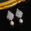 Pendientes Cruzados Transfronterizos Europeos y Americanos de Flor de Zirconia y Botón de Perla de Cobre Vintage, Pendientes Versátiles de Moda de Lujo Ligero de Gama Alta