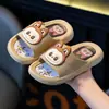Pantuflas Infantiles Dinosaurio Estilo Nuevo Niños Hogar Interior Antideslizantes Suela Suave Baño Verano Lindas Princesa Dibujos Animados Bebé