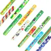 Venta Caliente Europea y Americana Anillo a Presión de Fútbol Copa del Mundo Pulsera de Azote para Niños Correa de Muñeca para Fiesta Fiesta Regalo Pequeño Al por Mayor