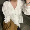 Em estoque camisa feminina chic coreana para o início do outono, elegante, feminina, com acabamento em renda, babados plissados e manga longa