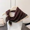 Pañuelo retro de cuadros pequeños color vino tinto, bufanda de seda satinada para mujer, pañuelo de cuello para commuting, diadema, accesorio versátil