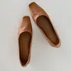 Sapatos de Couro Genuíno para o Outono de 2026 com Couro Bovino Lavado de Camada Superior, Bico Quadrado, Boca Rasa, Design Simples Estilo Coreano, Sapatos com Aumento Interno de Altura