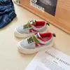 Zapatos de Lona para Niños 2026 Otoño Nuevo Estilo Zapatos Deportivos para Niños con Velcro Suela Suave Zapatos Casuales de Moda Versátiles para Niñas