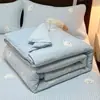 2026 Verano Nuevo Estilo Hilo Esponjoso Cubrecama Verano Colcha de Verano Colcha Refrigerante de Verano Colcha de Aire Acondicionado Juego de Cuatro Piezas - Uva Verde