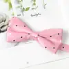 Accesorios para Traje Formal de Negocios para Hombre Set de Tres Piezas Corbata Pajarita Pañuelo de Bolsillo Rojo con Puntos de Polka Atado a Mano En Stock Venta al por Mayor