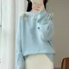 Nuevo Suéter de Punto de Lana Pura Hombros Descubiertos Manga Larga Bordado Floral Holgado Top de Lana para Mujer Otoño/Invierno 2026