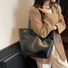 Bolsa feminina de grande capacidade 2026 novo modelo cor sólida bolsa de ombro para estudante universitário bolsa tote simples casual para o dia a dia