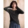 Tops en Capas Suaves y Elegantes 2025 Nueva Camiseta de Manga Larga para Mujer Cuello Redondo Camisa Base Decoración de Botones Color Puro Ropa Interior