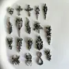 Série Caveira de Halloween Decorações de Liga para Nail Art Cruz Aranha Estilo Escuro Acessórios para Unhas Atacado