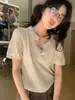 Camiseta de punto de manga corta con cuello polo hueco color avena para mujer, estilo verano old money, tacto de alta gama, hombro normal