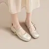 Populares zapatos Mary Jane de mujer que aumentan la altura, nuevos de otoño 2026, casuales franceses, cómodos, zapatos pequeños de cuero para combinar con faldas