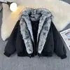 Rey Lobo Polar Sentado en una Montaña Chaqueta de Algodón Falsa de Dos Piezas con Cuello de Piel para Hombre, Engrosada, Cálida, Holgada, Versátil Abrigo de Algodón, Chaqueta de Moda para Hombre