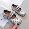 Sapatos infantis de bolinhas estilo francês, sapatos Mary Jane, sapatos de couro versáteis para meninas, novos sapatos rasos de princesa versão coreana para o outono de 2026