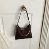 Bolsa de ombro de luxo leve, nicho, alta qualidade, nova bolsa feminina best-seller transfronteiriça, bolsa de ombro retrô outono/inverno