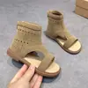 Sandalias Romanas de Tanga para Niñas 2026 Verano Nuevas Planas Estilo Vacaciones Sandalias de Punta Abierta Botas de Moda Versátiles para Uso al Aire Libre