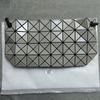 Bolsa de Tofu Zhai San Yi Sheng 2024 Novo Padrão Geométrico de Diamante Bolsa com Cordão Moda Simples Bolsa de Ombro Transversal