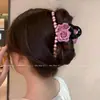 Elegante Presilha de Cabelo Flor Rosa para Mulheres, Novo Estilo Coreano e Japonês, Presilha de Tubarão com Laço de Pérola, Sensação de Alto Padrão, Pente de Cabelo Completo para a Parte de Trás da Cabeça