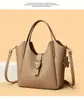 Bolsa Cesta de Couro Macio 2025 Nova Retro Nicho Bolsa de Mão para o Dia a Dia Grande Capacidade Elegante Moda Bolsa Transversal