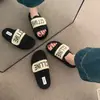 Sandálias de Sola Grossa Super Populares e Bonitas para Verão Feminino, Fashionáveis com Saias, Novo Estilo 2025 Chinelos Franceses Rasteiros para Sair