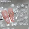 Novos Ornamentos de Unha de Floco de Neve de Natal Atacado Gelo Através de Floco de Neve Tridimensional Peça Brilhante Fina Branca Decoração de Unha de Resina