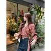 Foto real de camisa vintage com design floral, decote V, manga longa para mulheres, estilo coreano, estilo curto elegante com top único de amarrar 18191