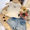 Conjunto de Verão para Meninas 2026 Novo Estilo Tendência Macaquinho de Verão para Bebê com Suspensórios e Shorts Jeans Conjunto de Três Peças