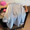 Camisa de Manga Larga a Rayas Azules para Mujer, Primavera y Verano, Corte Holgado, Diseño de Botones Coloridos, Chaqueta de Color Contrastante, Camisa de Protección Solar, Moderna