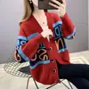 Cárdigan de Punto de Otoño Nuevo 2026 con Estampado de Letras y Bloques de Color, Estilo Europeo y Americano, Cuello en V, con Bolsillos de Parche, Cárdigan para Mujer