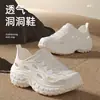 Zapatos perforados de primavera y verano, diseño de una sola pieza para parejas, calzado casual para exteriores, material EVA de cobertura total, suelas mullidas antideslizantes, que aumentan la altura