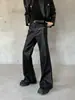 Pantalones casuales punk de cuero PU de alta gama con diseño deconstruido único para hombre, pantalones largos elegantes y modernos de otoño