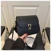 Bolsa Feminina com Padrão Tramado Estilo Ocidental 2025 Primavera e Verão Bolsa Quadrada Pequena Simples Moda Cor Pura Retrô Fecho de Trava Bolsa de Ombro Transversal