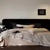 FREEMONDE ofrece un lujoso juego de cama de cuatro piezas de alta gama para otoño e invierno, fabricado con suave algodón para bebé apto para la piel y con un acabado cepillado.