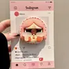 Lindo Avatar de Bebé Llorando de Cabello Castaño Soporte Magnético Adecuado para Teléfono Móvil Magsafe con Fuerte Adsorción en Escritorio para Personas Perezosas