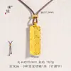 Lujoso Collar de Alta Gama con un Colgante de Barra de Oro Pequeña Que Conserva el Color, Presenta Oro Brillante de 24 Quilates y Está Adornado con una Frase que Mejora la Fortuna y un Diseño de Cristal de Hielo