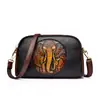 Bolsa para Teléfono Móvil de Exportación de Comercio Exterior Transfronterizo, Bolso Cruzado Horizontal para Mujer de Mediana Edad, Bolso de Mamá Pequeño con Elefante Tallado en Cuero Estilo Chino, Billetera