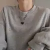 Colar Pingente Letra Coração Preto para Mulheres, Estilo Hip-Hop Minimalista da Moda, Adequado para Combinar com Moletons, Corrente para Clavícula, Design de Nicho de Luxo Leve