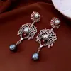 Pendientes de Plata Estilo Vintage con Colgantes de Lágrima Tachonados de Diamantes, Lujo Ligero y Sensación de Alta Gama, Exquisito Diseño de Clavo, Joyería para Orejas de Nicho